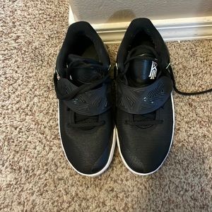 gently used nike boys basketball shoes